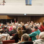 Abstimmung per Handzeichen im Parlament