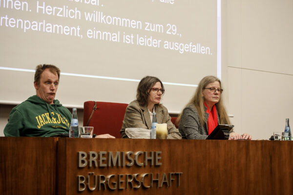 Das Präsidium regelt den Ablauf beim Parlament: Heiko Blohm, Victoria Rupnow, Rosemarie Kovac